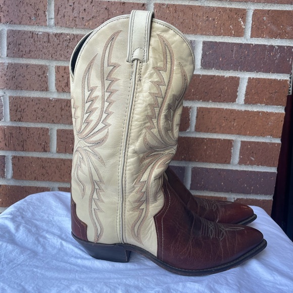 Two-Tone Western Leather Boots - Picture 4 of 5